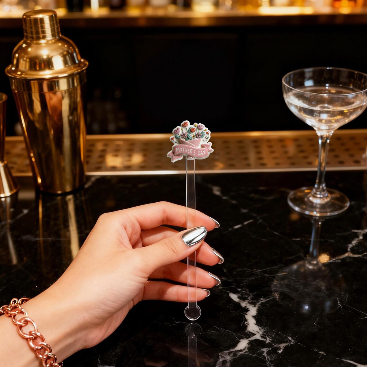 Das perfekte Geschenk für Mama – personalisiertes Muttertags-Set mit Akzentbecher und Acryl-Rührstäbchen