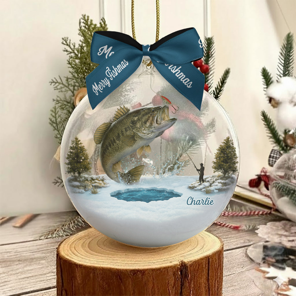 Fröhliche Fischweihnachten – Personalisierte Schneekugel mit Angelmotiv und Schleife