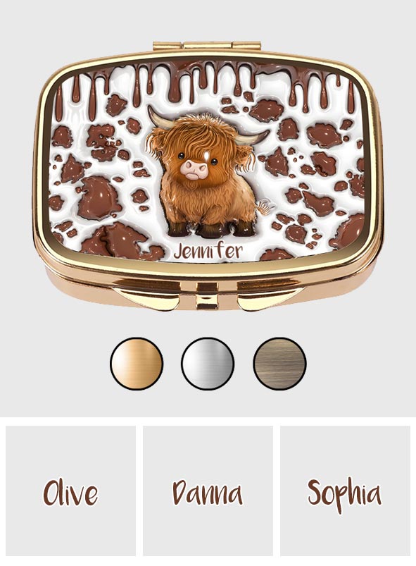 Einfach ein Mädchen, das Hochlandrinder liebt – Personalisierte Pillenbox mit Hochlandrind-Motiv