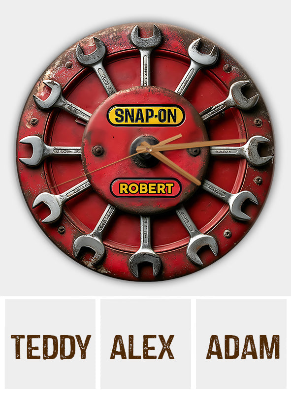 Zeit zum Einrasten – Personalisierte mechanische Wanduhr