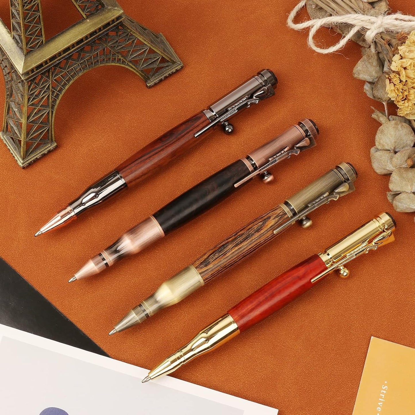 Kugelschreiber mit Bolzenmechanik, Kompass und zusätzlicher Mine