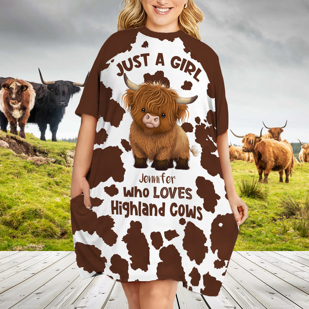 Einfach ein Mädchen, das Hochlandrinder liebt – personalisiertes Schlafshirt-Kleid mit Hochlandrind-Motiv