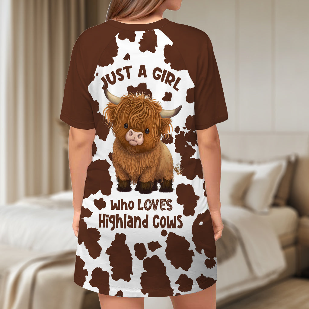Einfach ein Mädchen, das Hochlandrinder liebt – personalisiertes Schlafshirt-Kleid mit Hochlandrind-Motiv