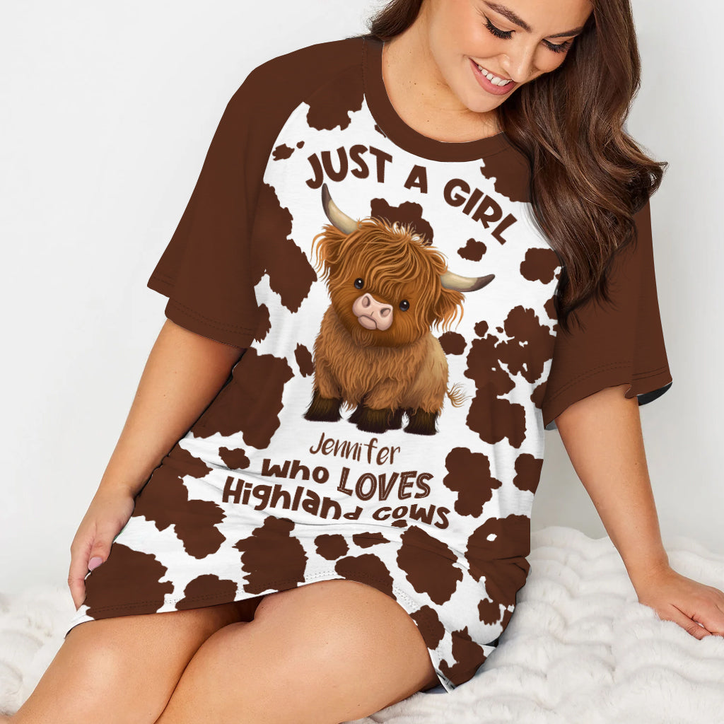 Einfach ein Mädchen, das Hochlandrinder liebt – personalisiertes Schlafshirt-Kleid mit Hochlandrind-Motiv