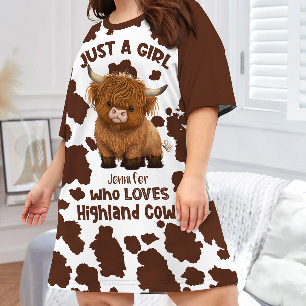Einfach ein Mädchen, das Hochlandrinder liebt – personalisiertes Schlafshirt-Kleid mit Hochlandrind-Motiv