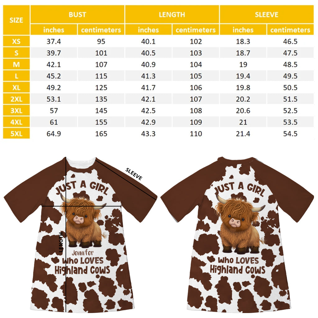 Einfach ein Mädchen, das Hochlandrinder liebt – personalisiertes Schlafshirt-Kleid mit Hochlandrind-Motiv