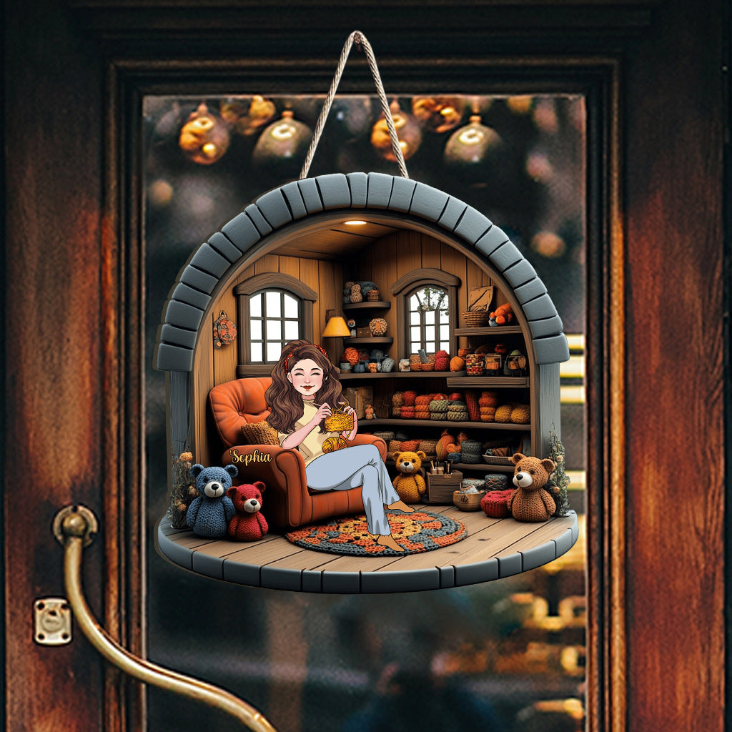 In meinem Häkel-/Strickzimmer – personalisiertes, individuell geformtes Holzschild zum Häkeln