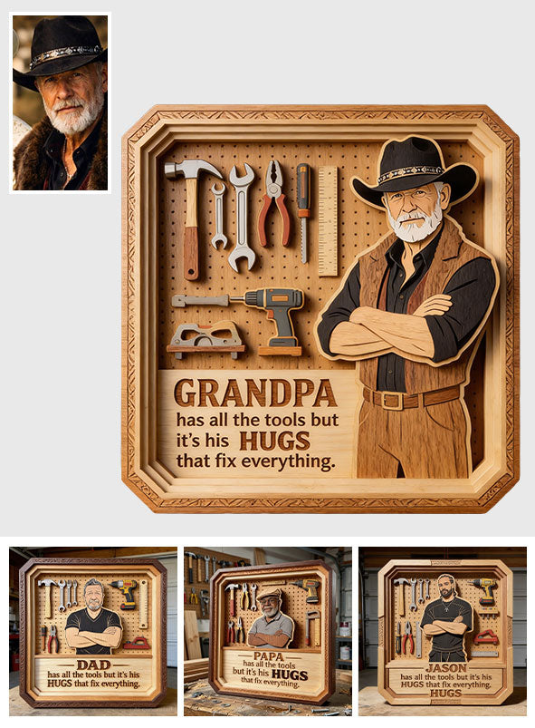 Papa/Opa.. Hat Alle Werkzeuge, Aber seine Umarmungen Reparieren Alles - Personalisierte Holztafel in Form