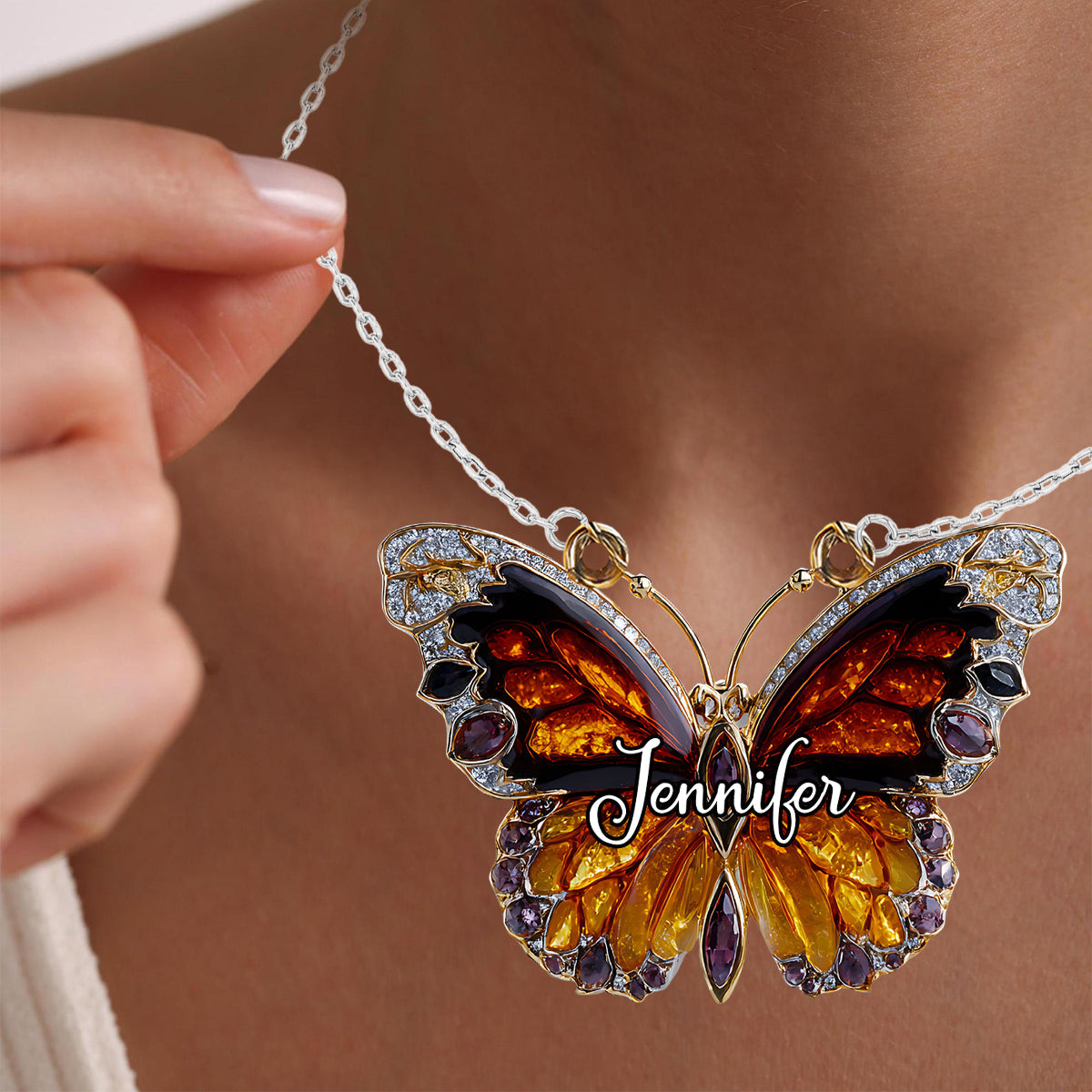 Liebesschmetterling – Personalisierte Schmetterlingsanhänger-Halskette in individueller Form
