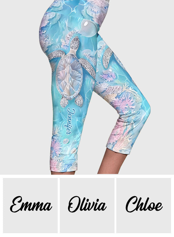 Leuchtendes Meeresschildkröten-Motiv – Personalisierte Capri-Leggings mit Schildkrötenmotiv
