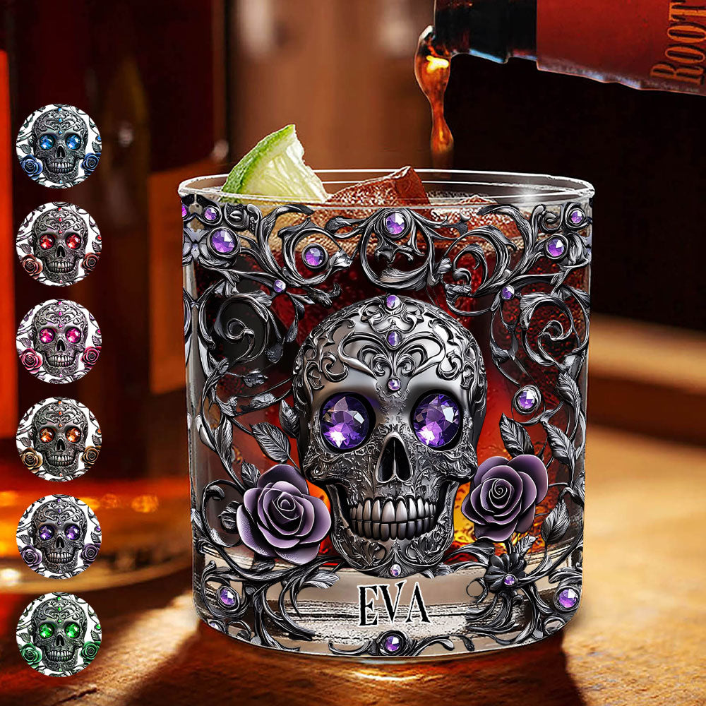 Wunderschönes Whiskyglas mit Totenkopf und Rosen – personalisiertes Totenkopf-Design