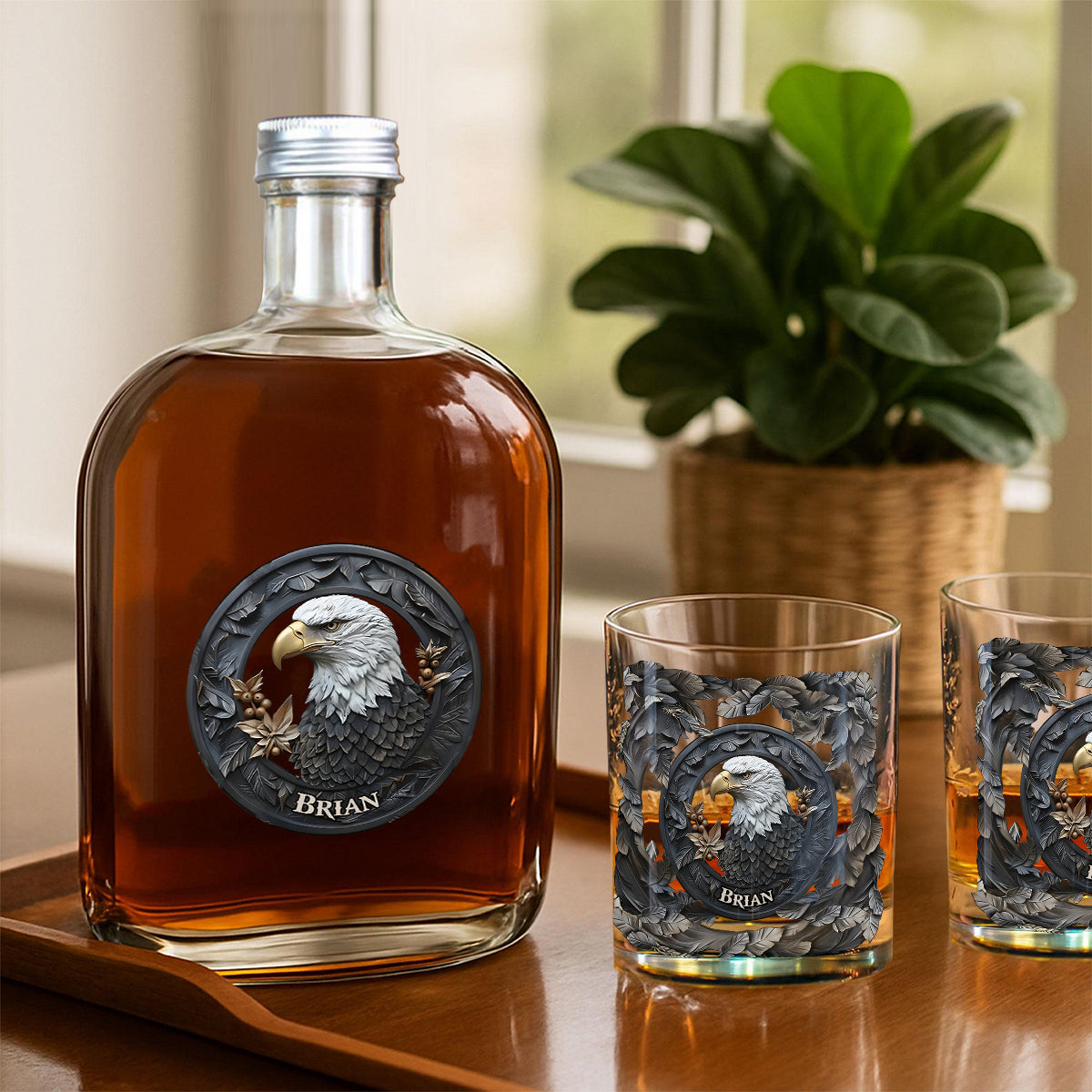 Strong Eagle – Personalisierte Whiskyflasche und Glas mit Weißkopfseeadler-Motiv