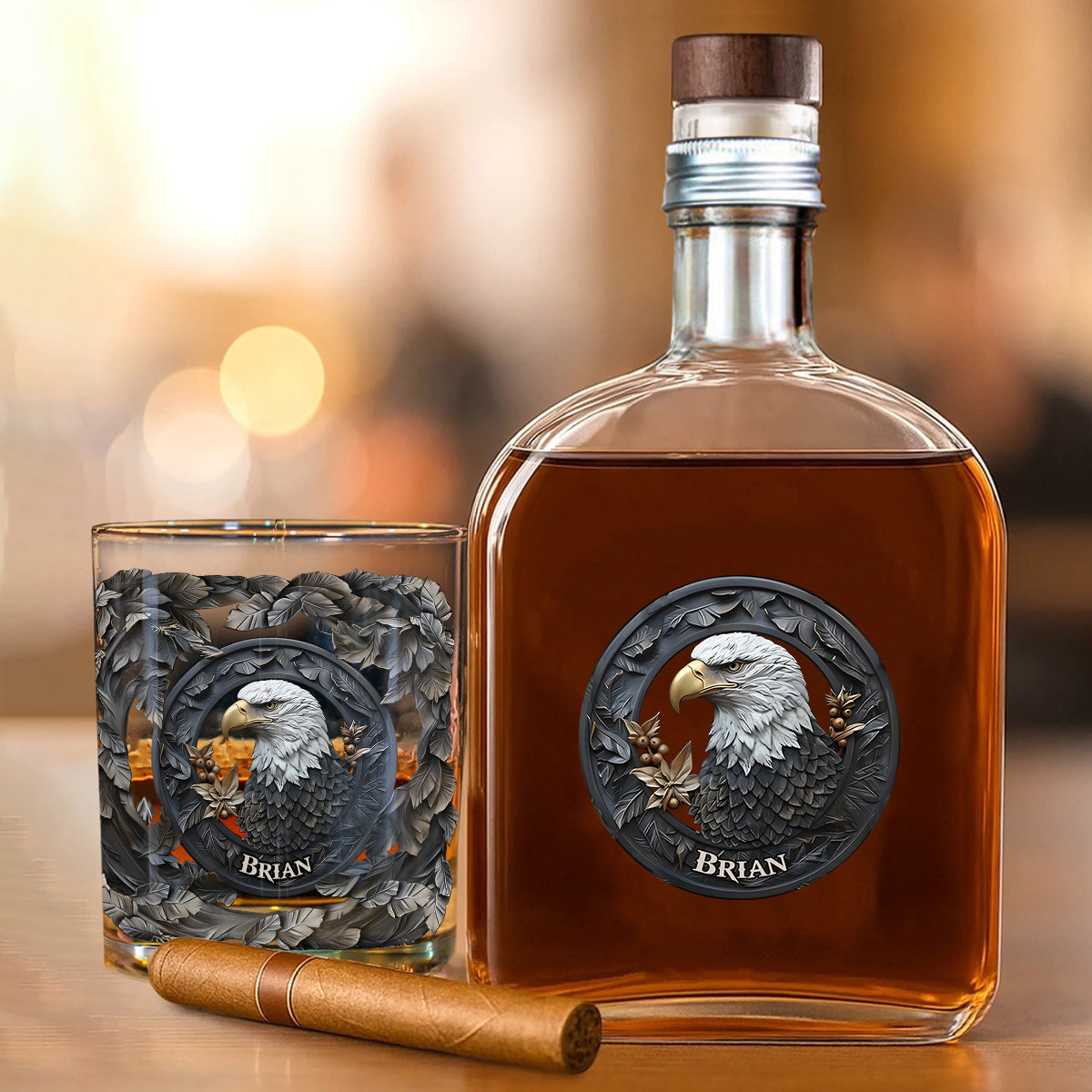 Strong Eagle – Personalisierte Whiskyflasche und Glas mit Weißkopfseeadler-Motiv