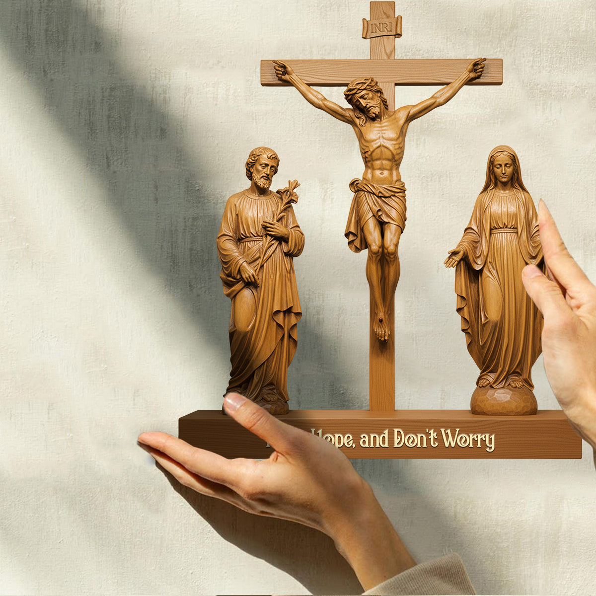 Katholisch – Personalisierte christliche Holzplakette in individueller Form