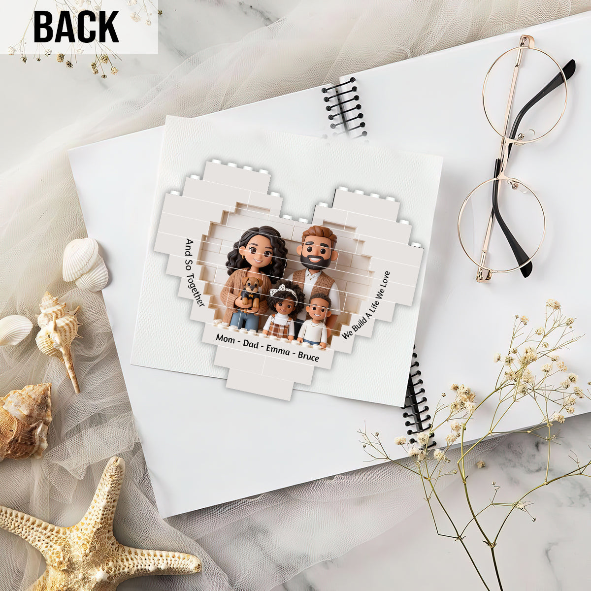 Gemeinsam bauen wir ein Leben, das wir lieben – personalisierte Familienherz-Bausteine, beidseitig bedruckt