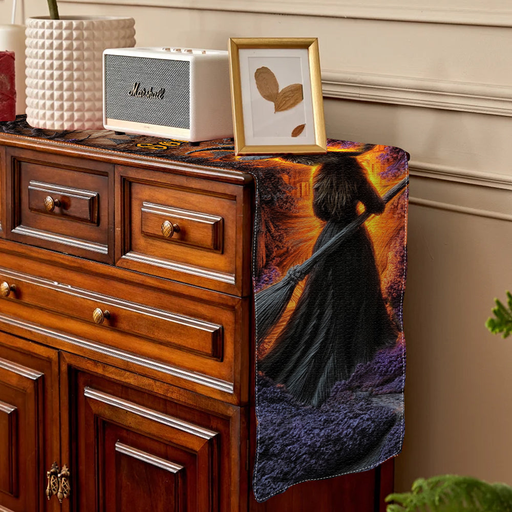 Hexenburg – Personalisierter Tischläufer im Hexenstil