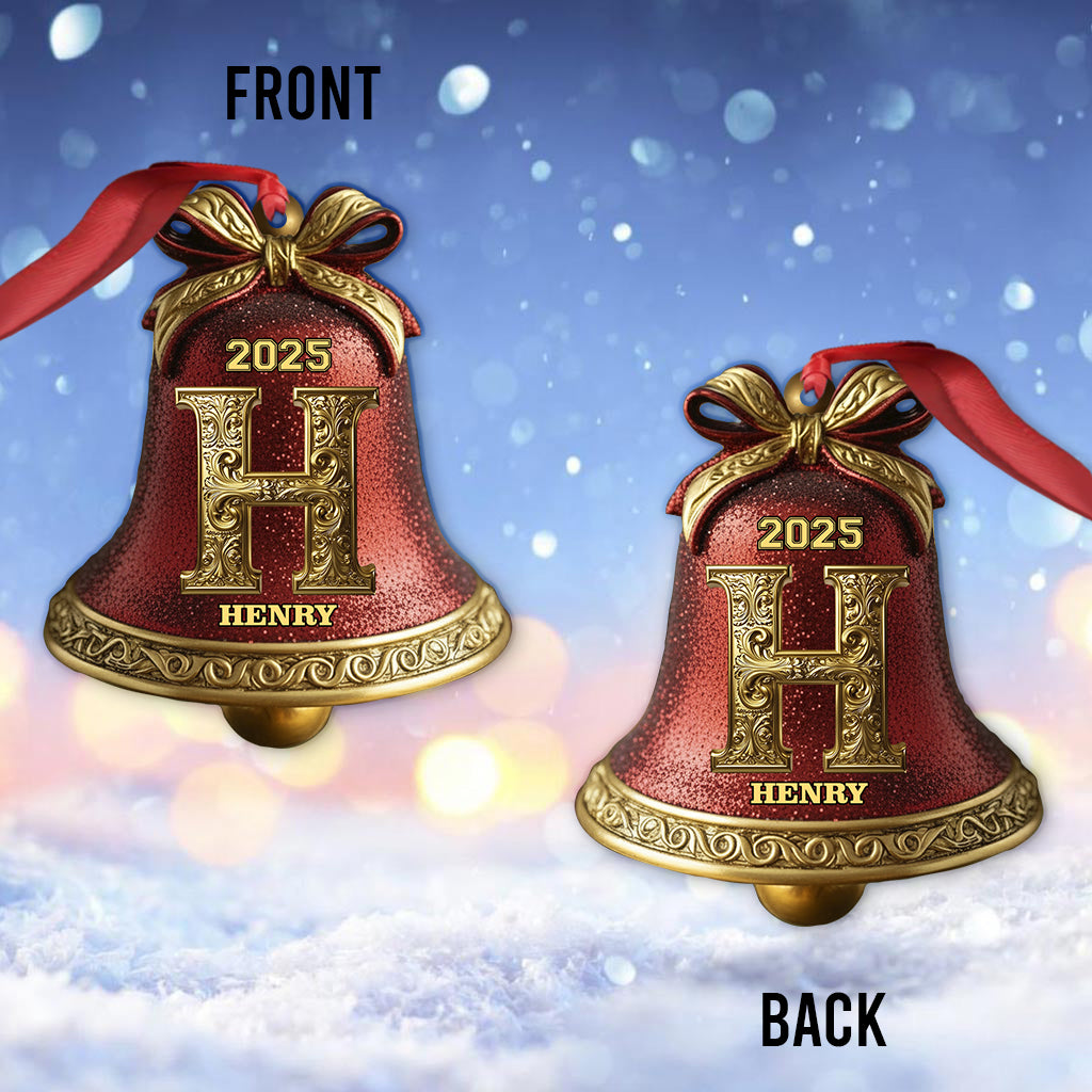 Personalisierter goldener Glockenanhänger mit Initialen für die Familie, Frohe Weihnachten 2025 – Individuell gestalteter Familienschmuck