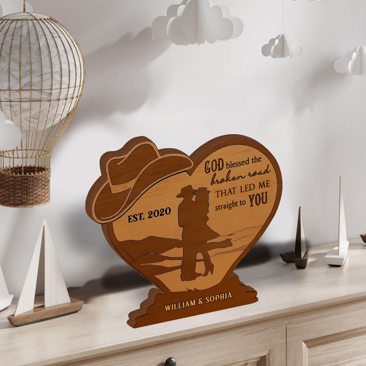 Cowboy-Paar – Gott segne den zerbrochenen Weg – Personalisierte Holzplakette in individueller Paarform