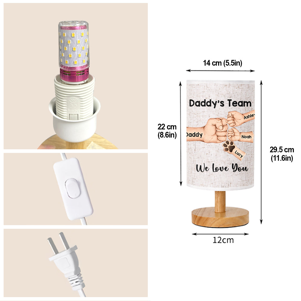 Daddy's Team First Bump – Personalisierte Tischlampe für Väter mit Holzfuß