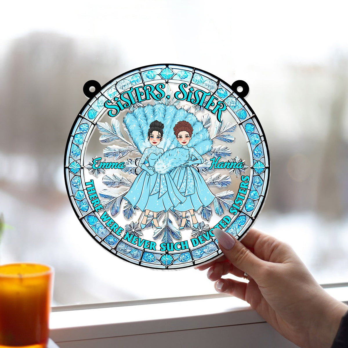So hingebungsvolle Schwestern gab es nie – personalisierter Sonnenfänger fürs Fenster mit Schwestermotiv 