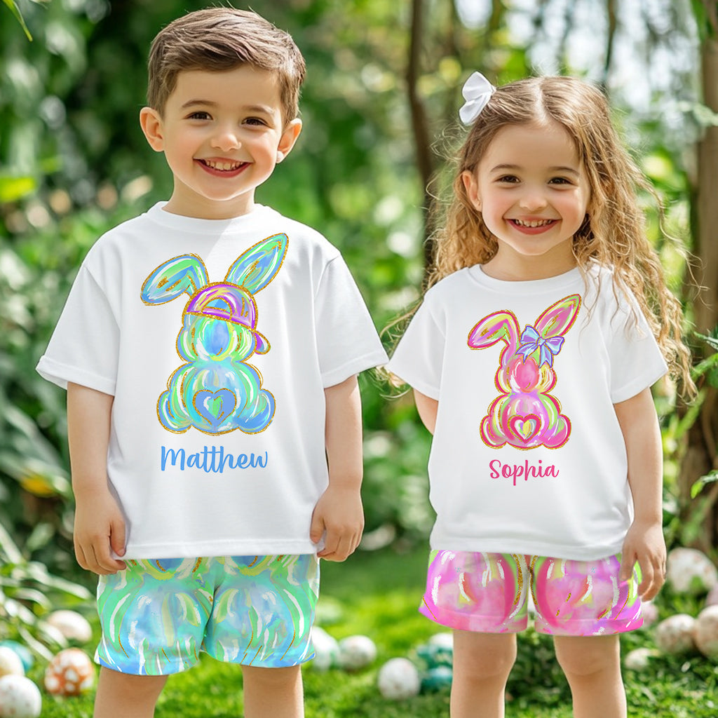Bunte Osterhasen mit Pinselstrichmotiven – personalisiertes Kinder-T-Shirt & Shorts