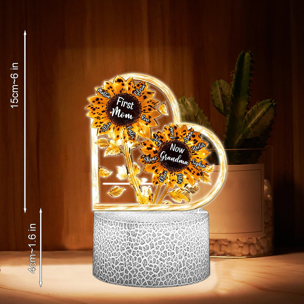 Erst Mama, jetzt Oma – Personalisierte, Oma-förmige Plakettenleuchte