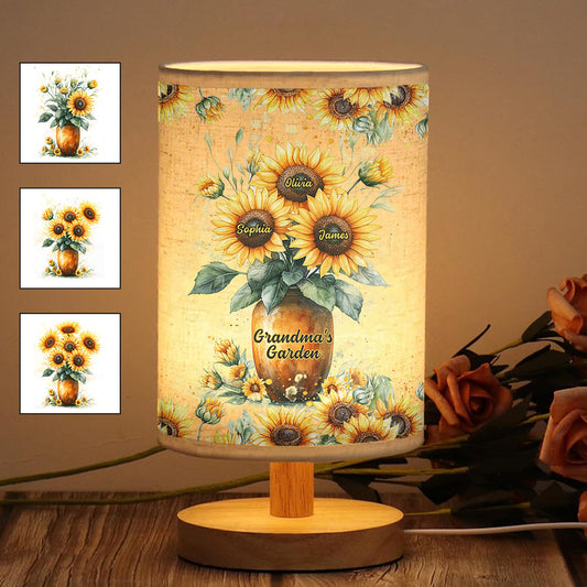 Omas Garten – Personalisierte Oma-Tischlampe mit Holzfuß