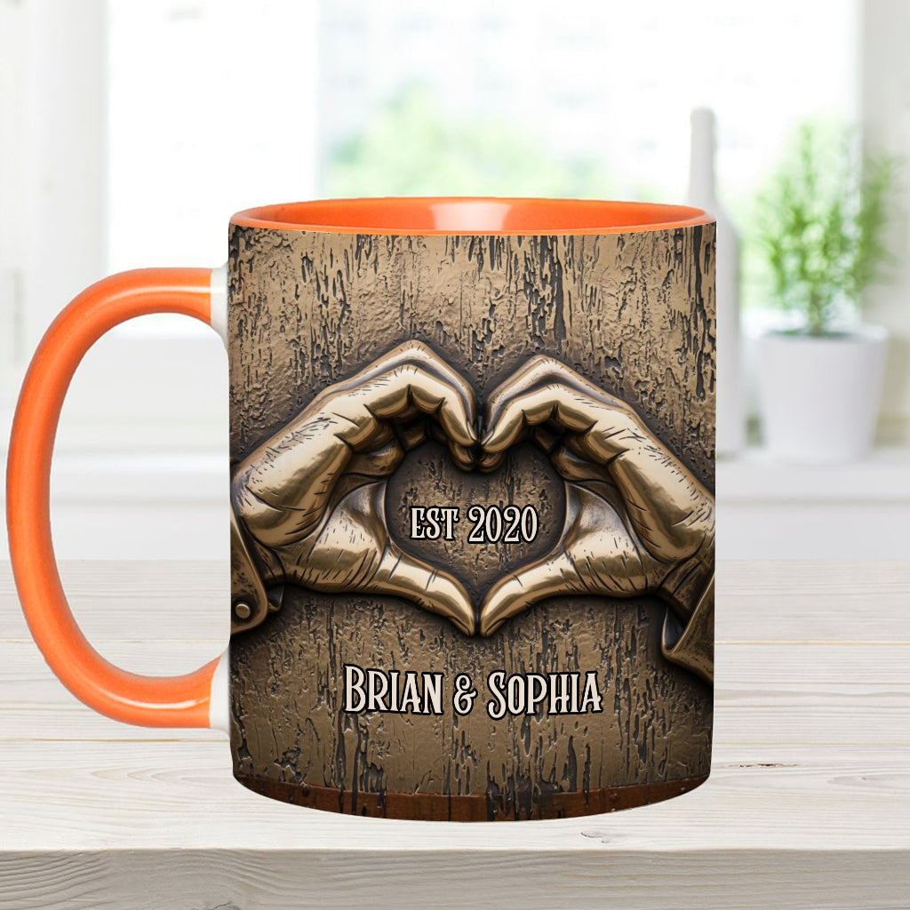 Herzförmiges Paar-Hände-Motiv – Personalisierte Tasse mit Pärchen-Akzent