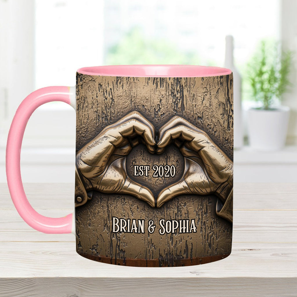 Herzförmiges Paar-Hände-Motiv – Personalisierte Tasse mit Pärchen-Akzent