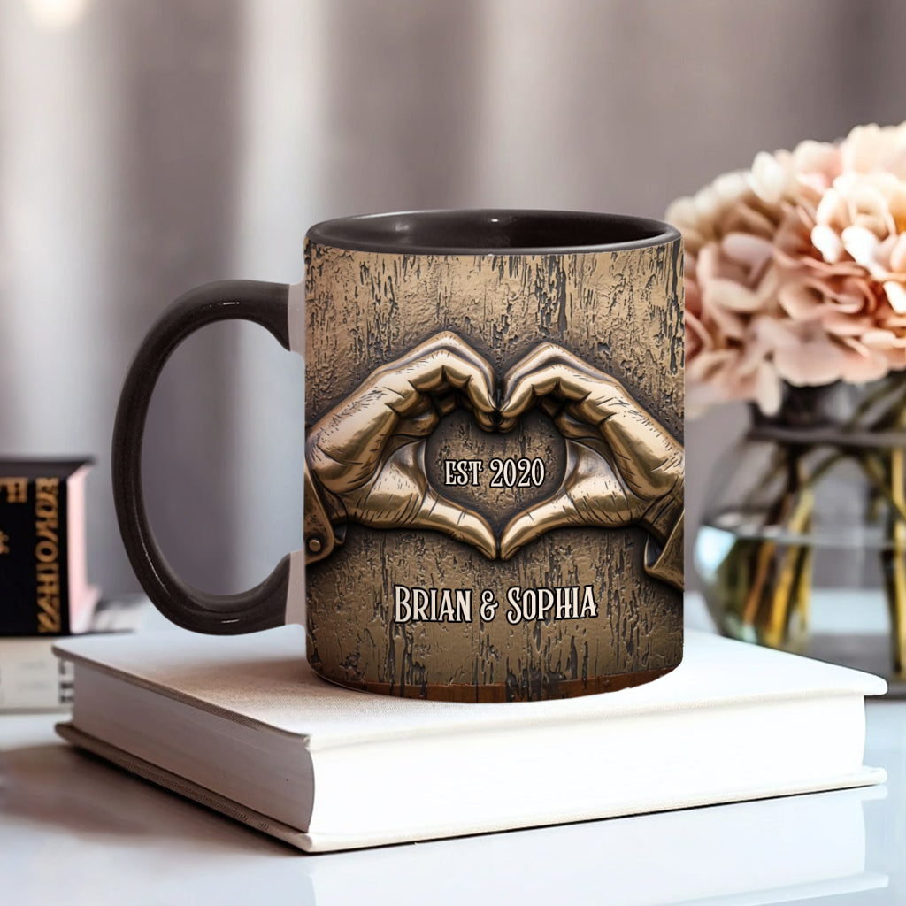 Herzförmiges Paar-Hände-Motiv – Personalisierte Tasse mit Pärchen-Akzent