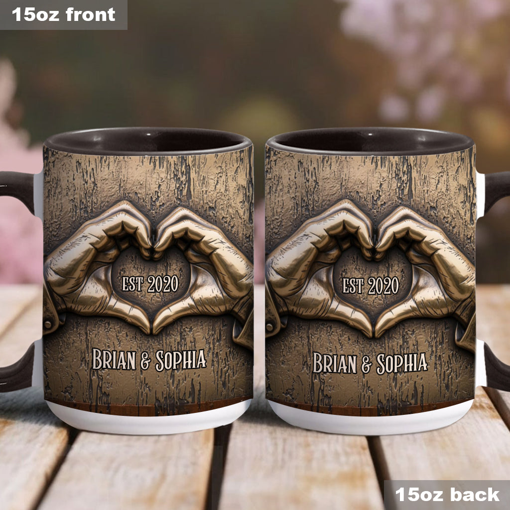 Herzförmiges Paar-Hände-Motiv – Personalisierte Tasse mit Pärchen-Akzent