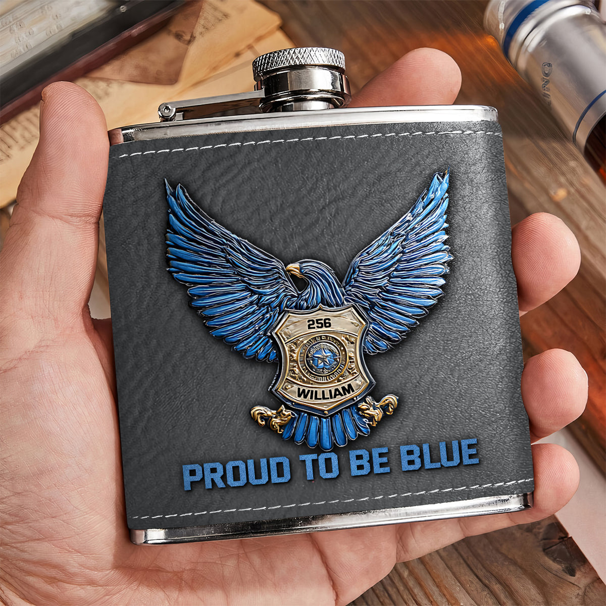 Stolz, Polizist zu sein – Personalisierter Flachmann für Polizeibeamte