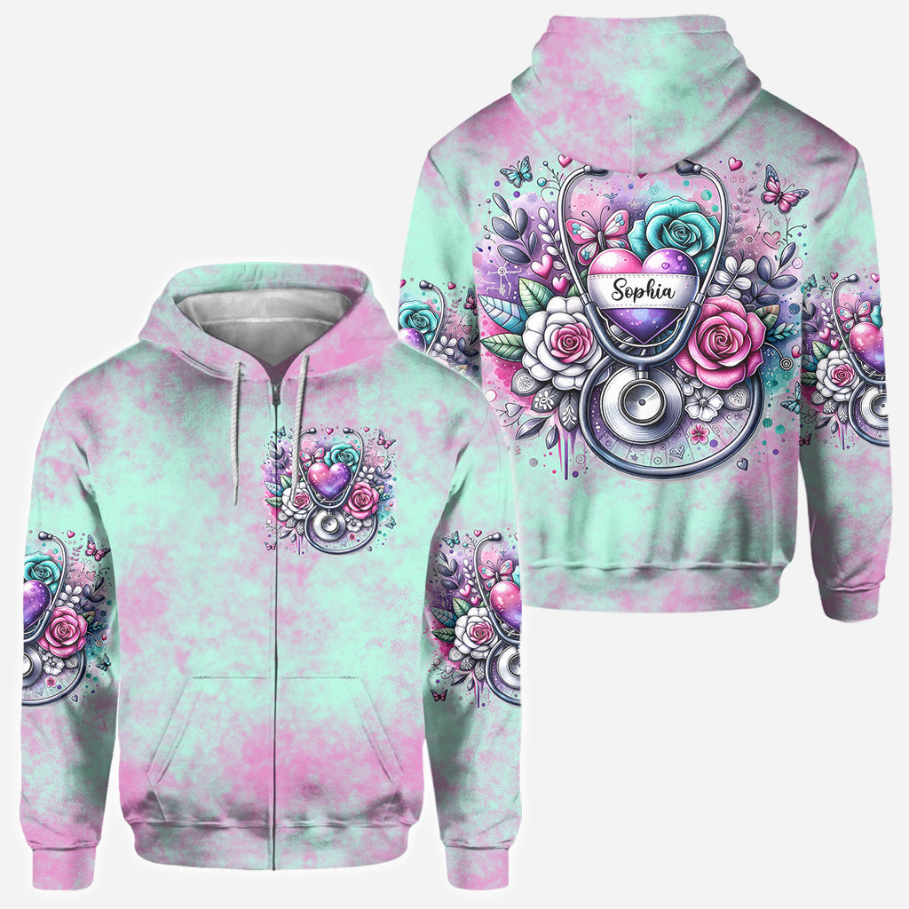 Krankenpflege ist eine Herzensangelegenheit – Personalisiertes T-Shirt für Krankenschwestern