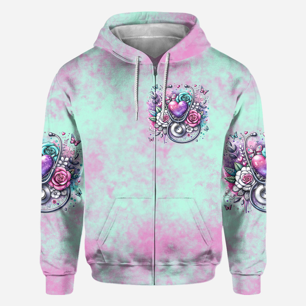 Krankenpflege ist eine Herzensangelegenheit – Personalisiertes T-Shirt für Krankenschwestern