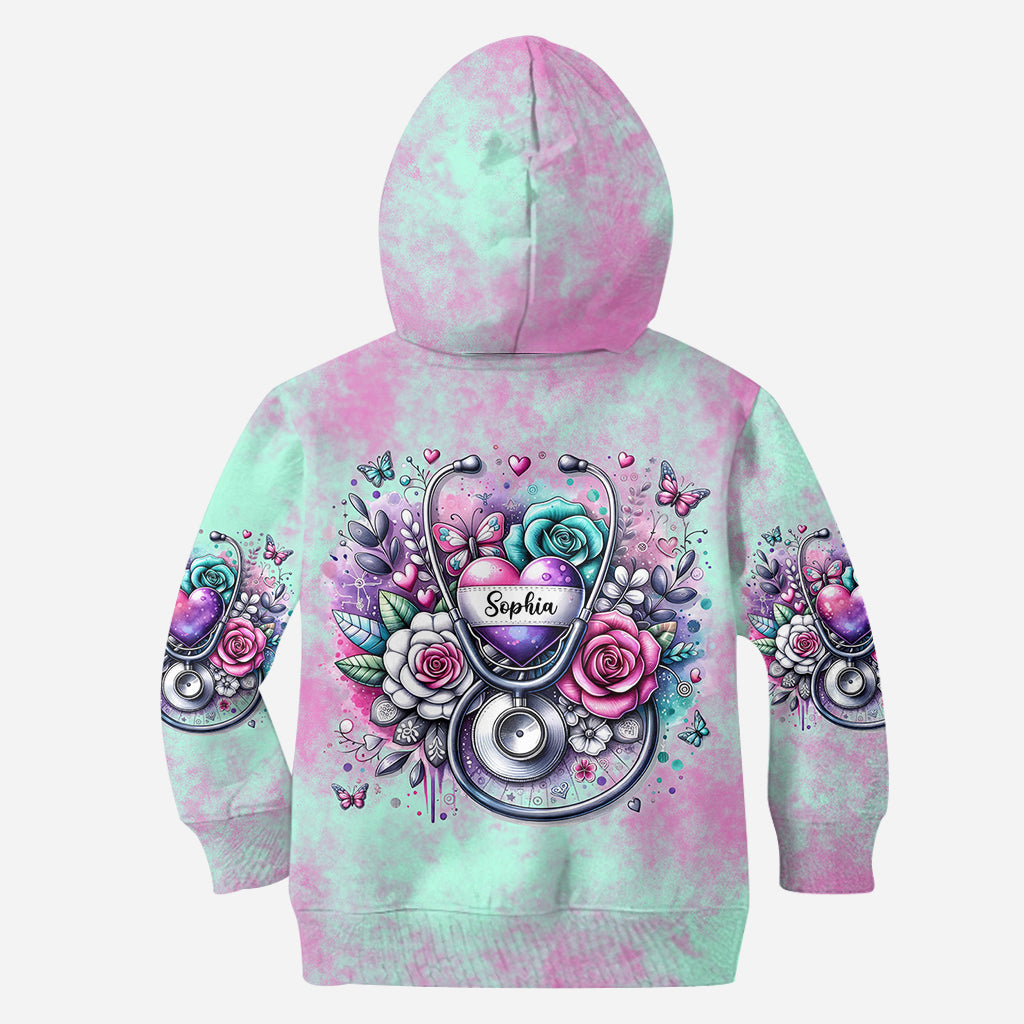 Krankenpflege ist eine Herzensangelegenheit – Personalisiertes T-Shirt für Krankenschwestern