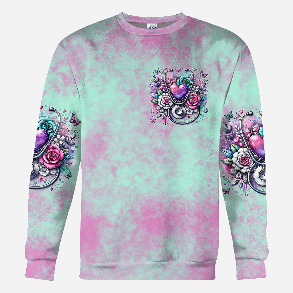 Krankenpflege ist eine Herzensangelegenheit – Personalisiertes T-Shirt für Krankenschwestern