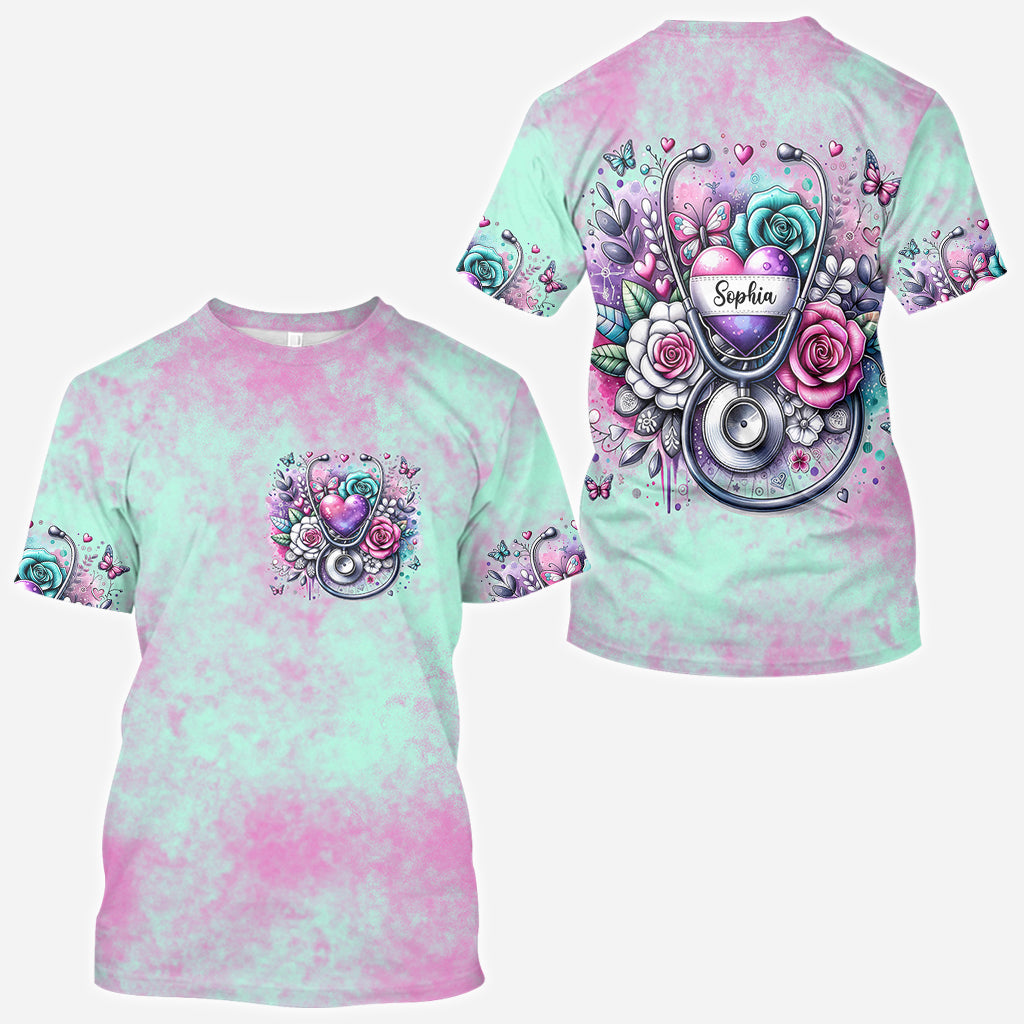 Krankenpflege ist eine Herzensangelegenheit – Personalisiertes T-Shirt für Krankenschwestern