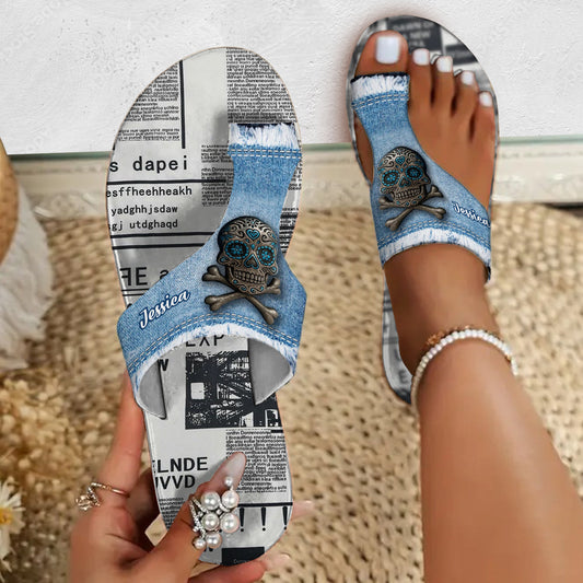 Denim Sugar Skull Schuhe - Personalisierte Totenkopf-Sandalen mit offener Zehenpartie