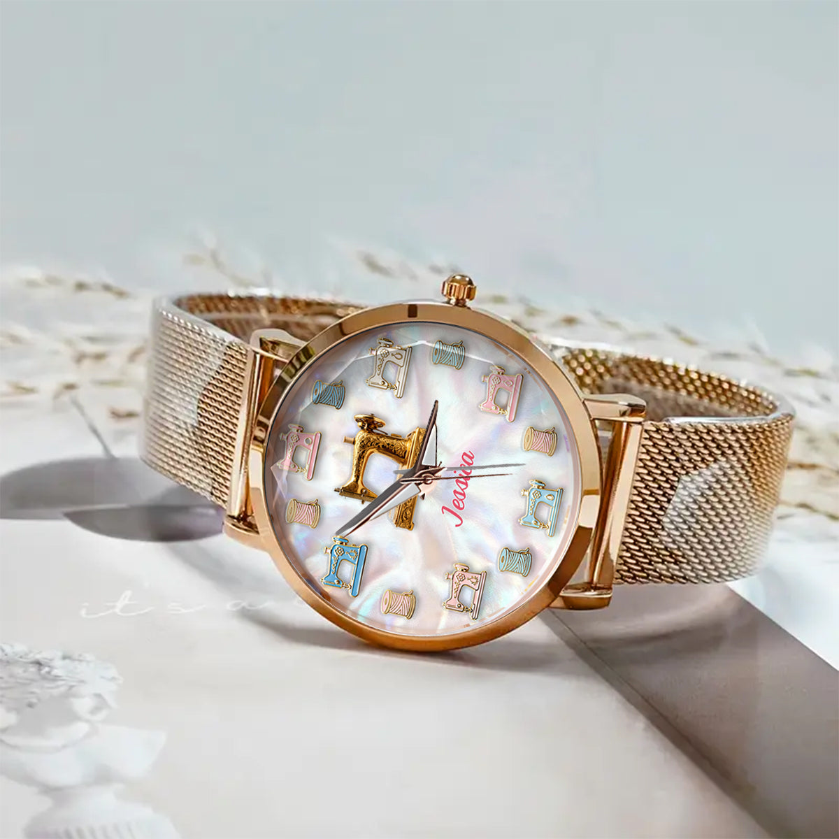 Nähen macht mich glücklich – Personalisierte Nähuhr für Damen 