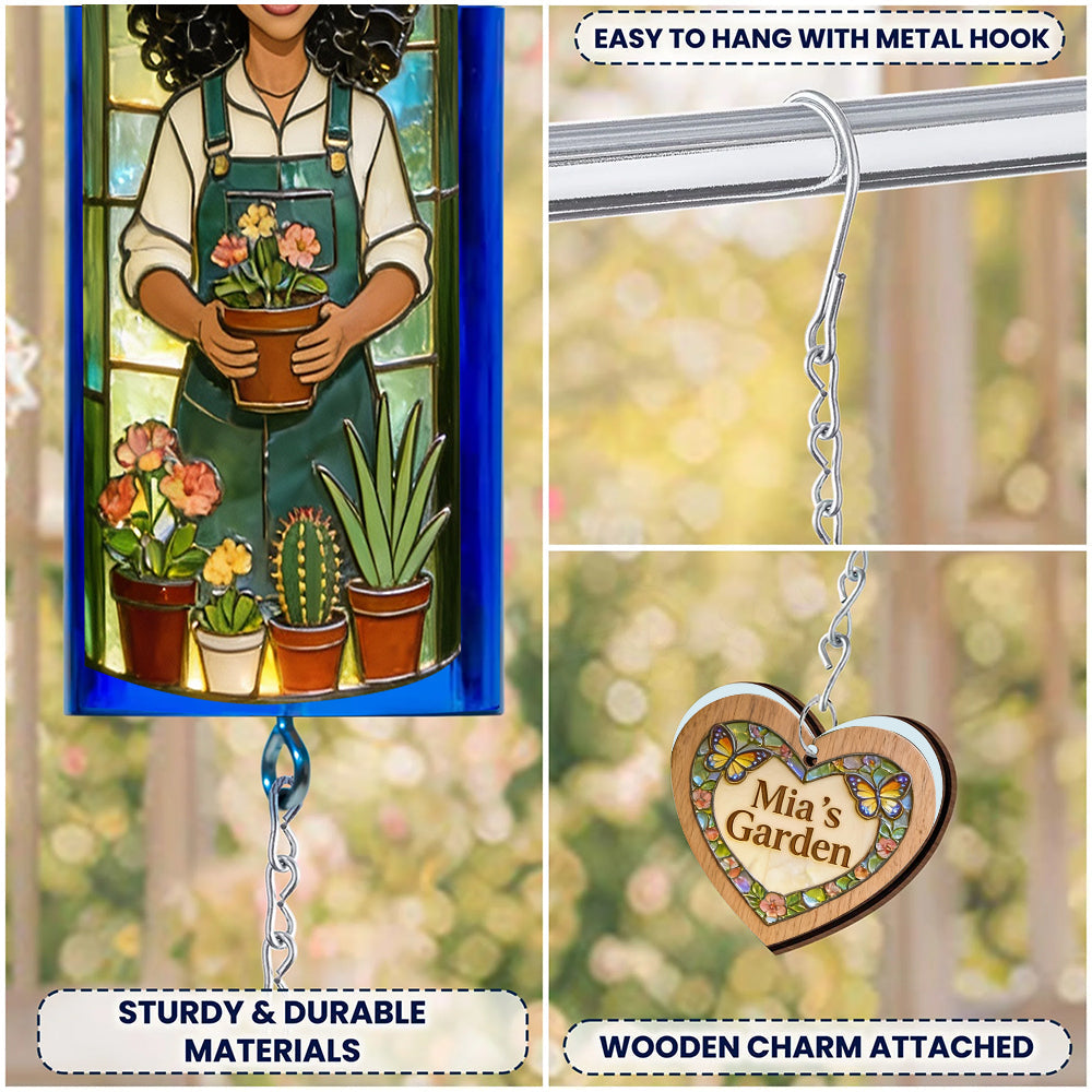 Einfach ein Mädchen, das Gartenarbeit liebt – Personalisiertes Windspiel aus einer Weinflasche