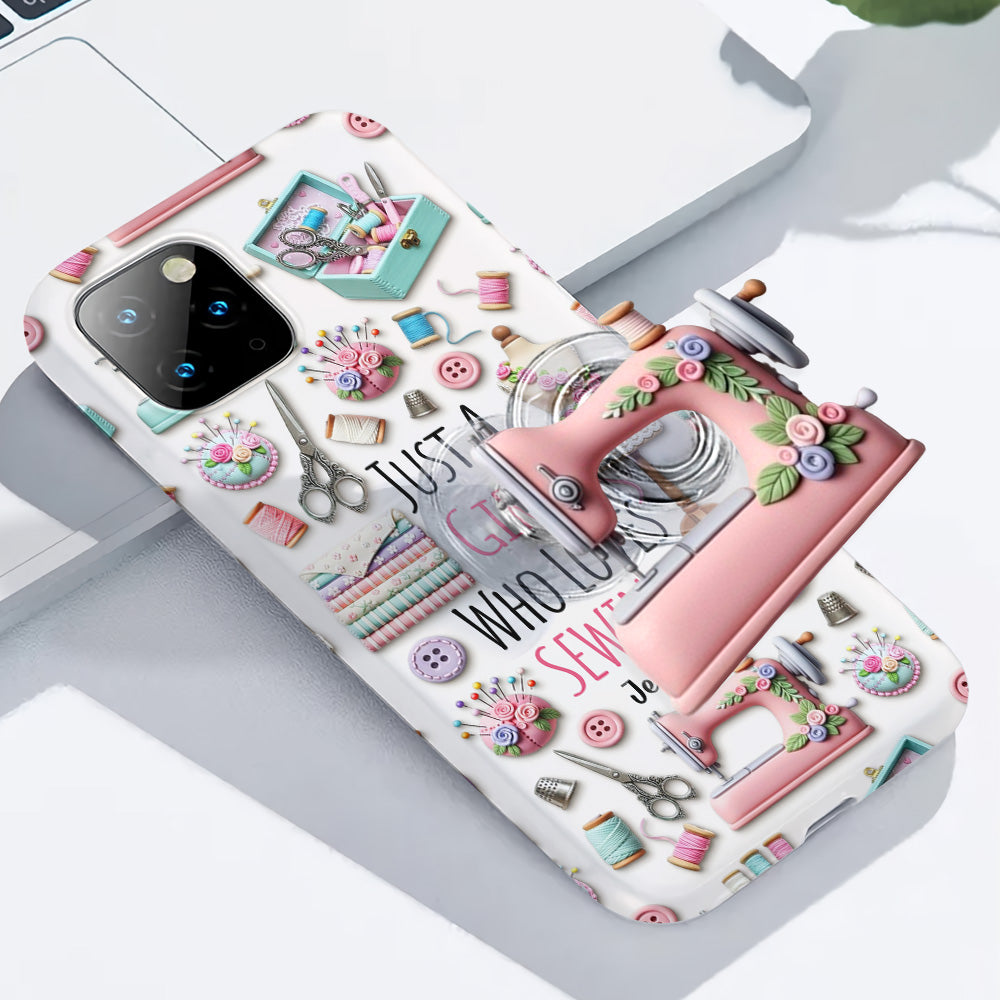 Einfach ein Mädchen, das Nähen liebt – Personalisierte Handyhülle mit vollflächigem Nähmotiv