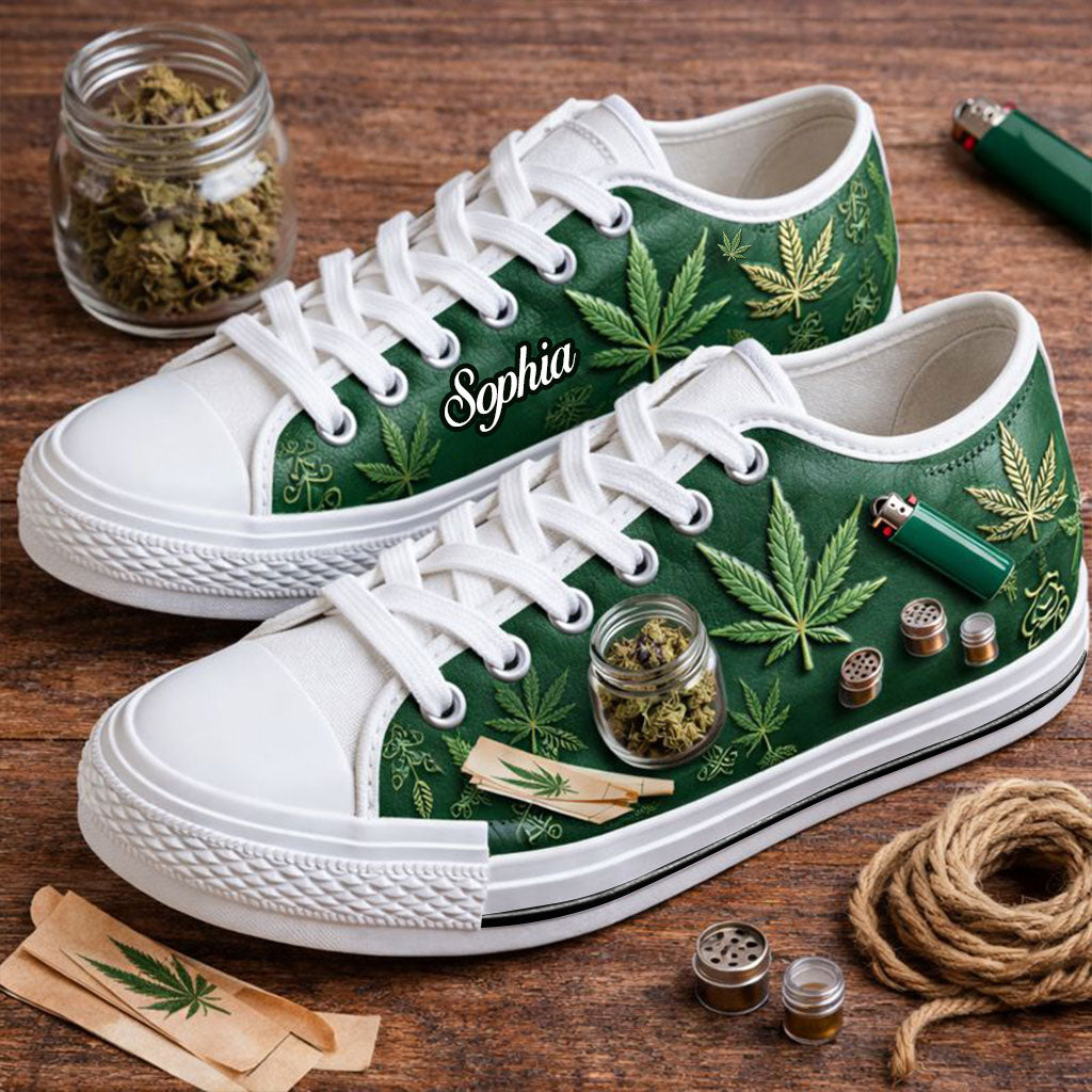 Magisches grünes und rosa Blatt – personalisierte Weed-Sneaker (niedriger Schaft)