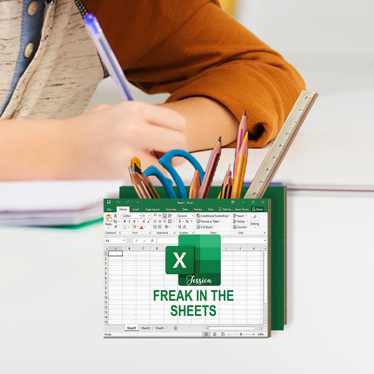 Freak In The Sheets – Personalisierter Stiftehalter aus Holz für Kollegen