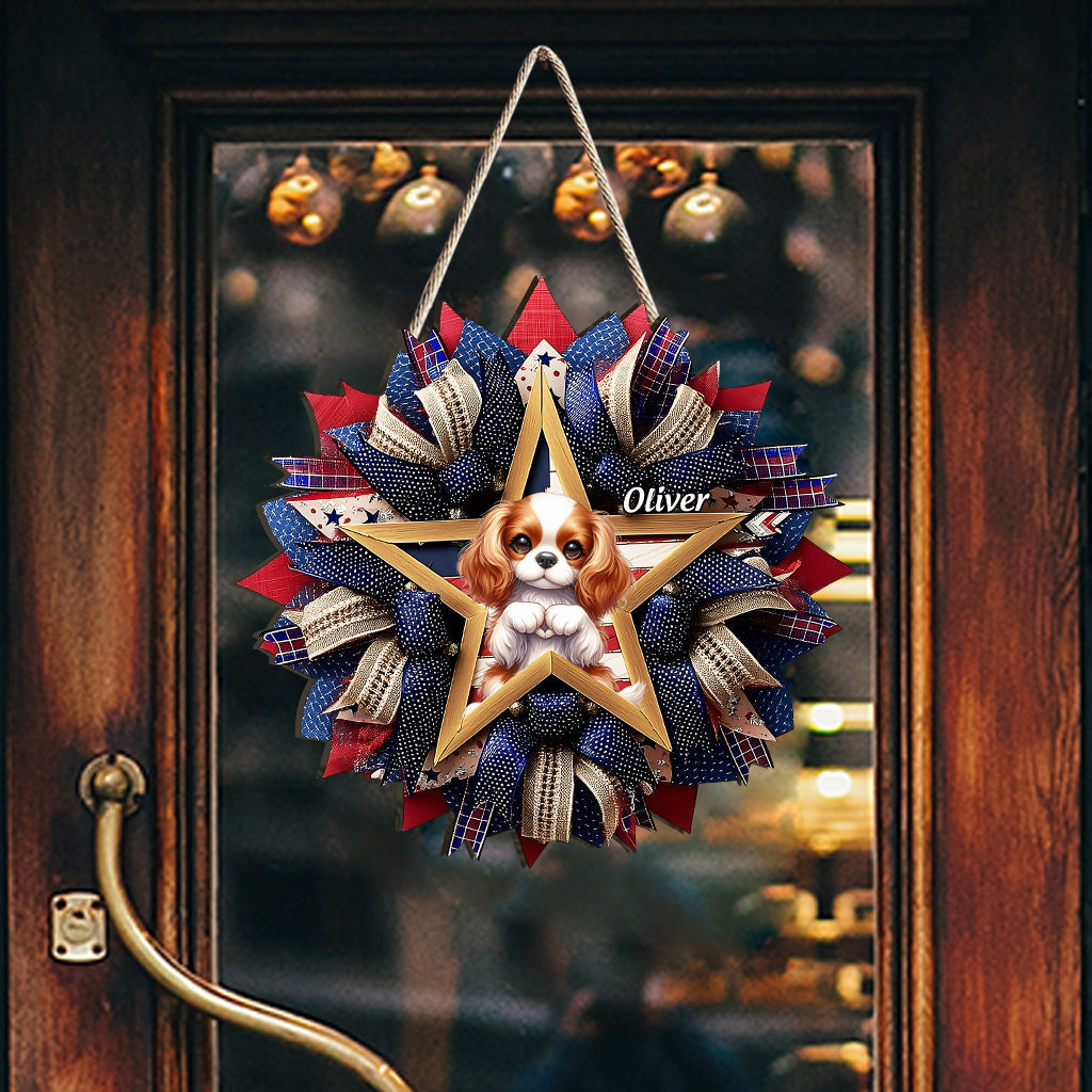 Paws & Patriot – Personalisiertes, individuell geformtes Holzschild mit Hundemotiv