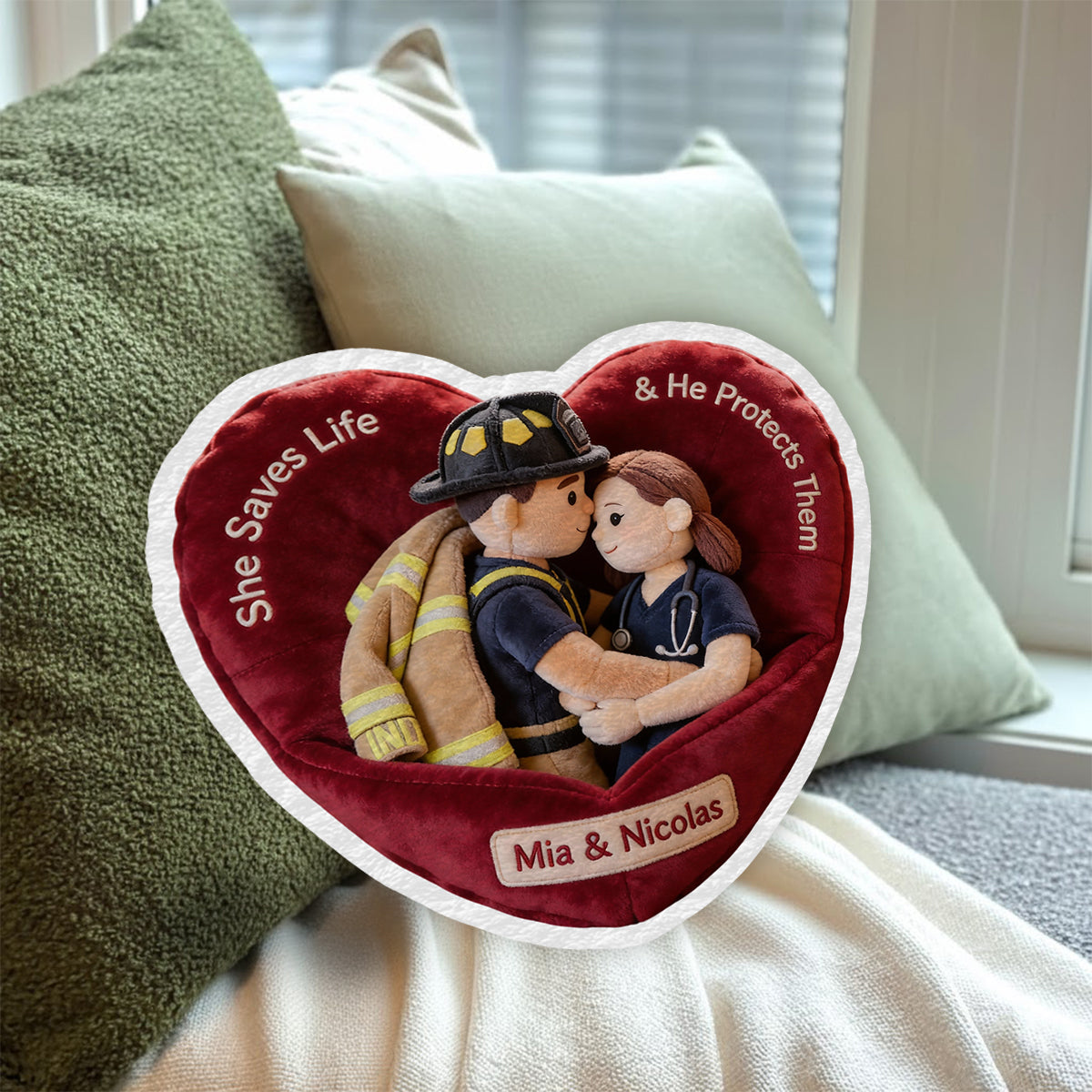 „Du und ich, wir schaffen das“ – personalisiertes Kissen in Krankenschwesternform aus Kunstfell