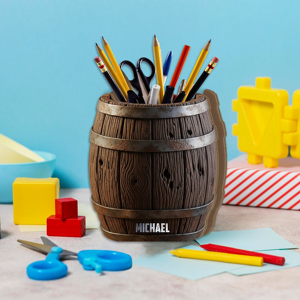 Witziges Bierfass aus Holz – personalisierter Stiftehalter aus Holz