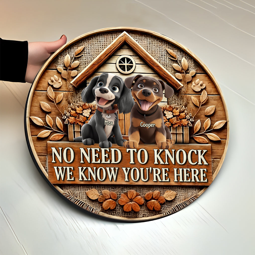 Kein Klopfen nötig, wir wissen, dass Sie da sind – Personalisiertes rundes Holzschild mit Hundemotiv