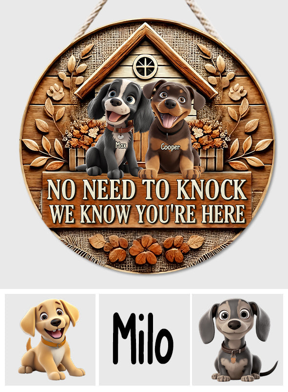Kein Klopfen nötig, wir wissen, dass Sie da sind – Personalisiertes rundes Holzschild mit Hundemotiv