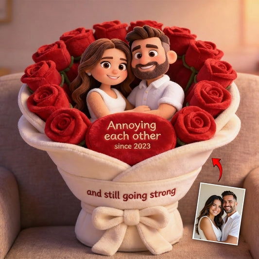 Sich gegenseitig ärgern – Personalisiertes Kissen in Form eines Paares aus Kunstfell.