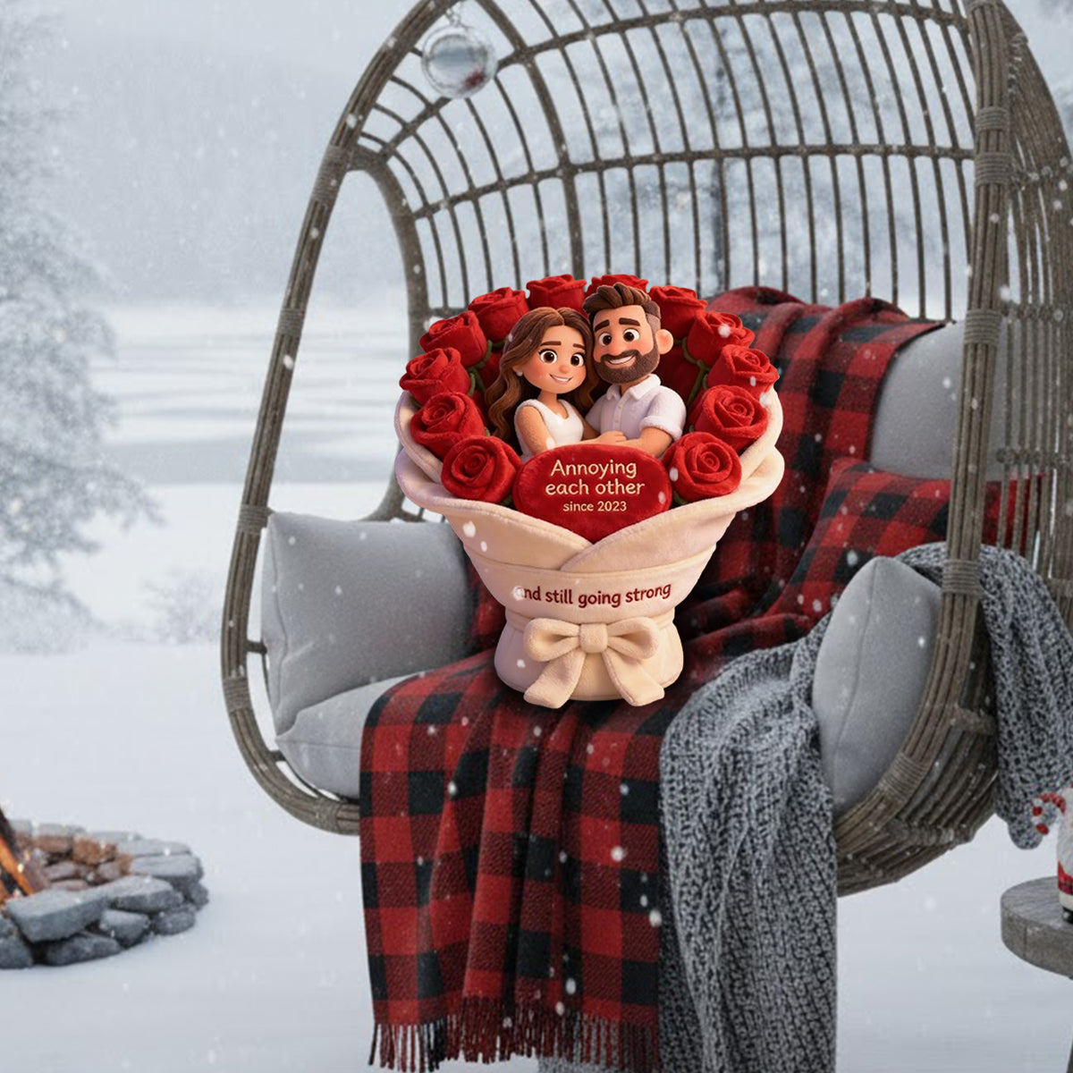 Sich gegenseitig ärgern – Personalisiertes Kissen in Form eines Paares aus Kunstfell.